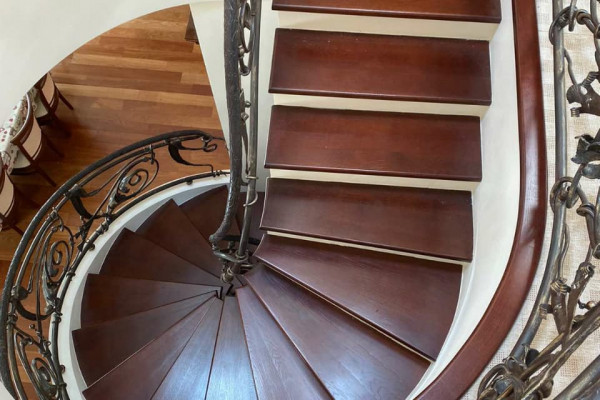 Отдельно стоящее здание в историческом центре Львова